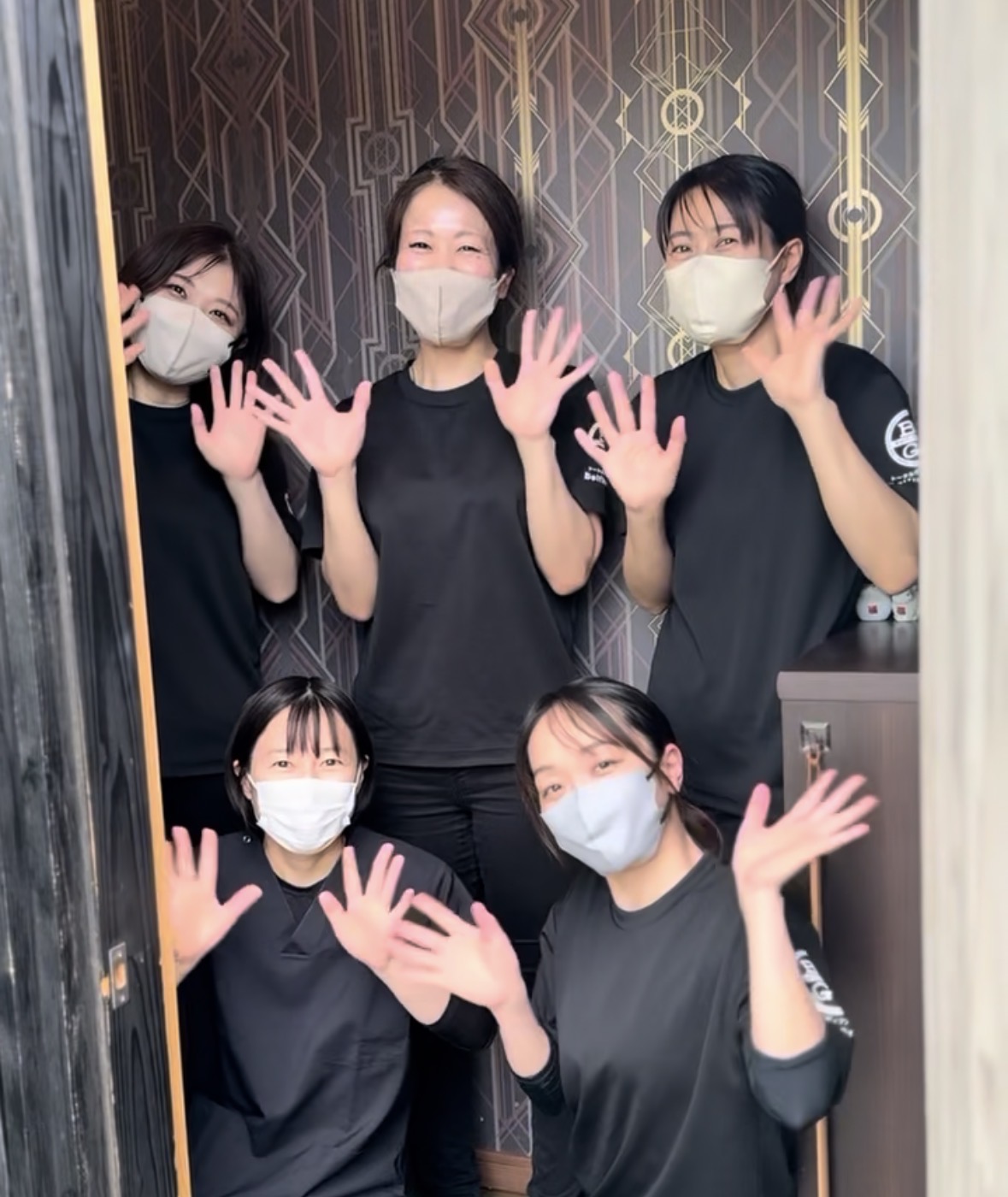和サロンで働くスタッフ